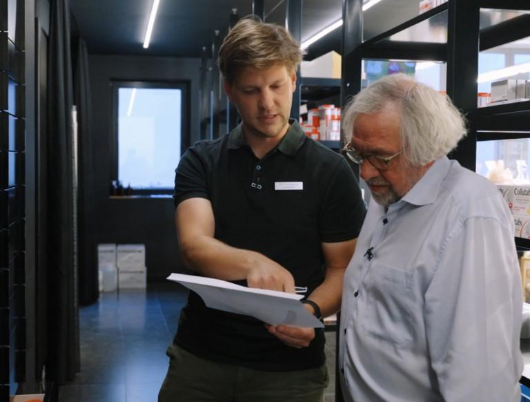 apotheker geeft info 2.png